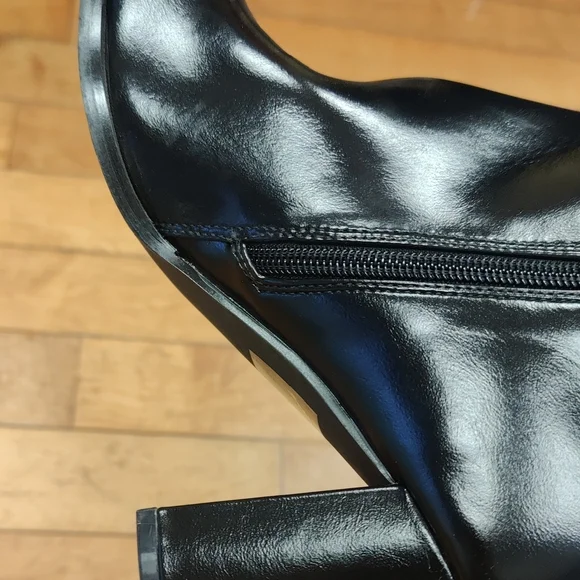 Women’s Black Pointed-Toe Block Heel Boots - Picture 6 of 6